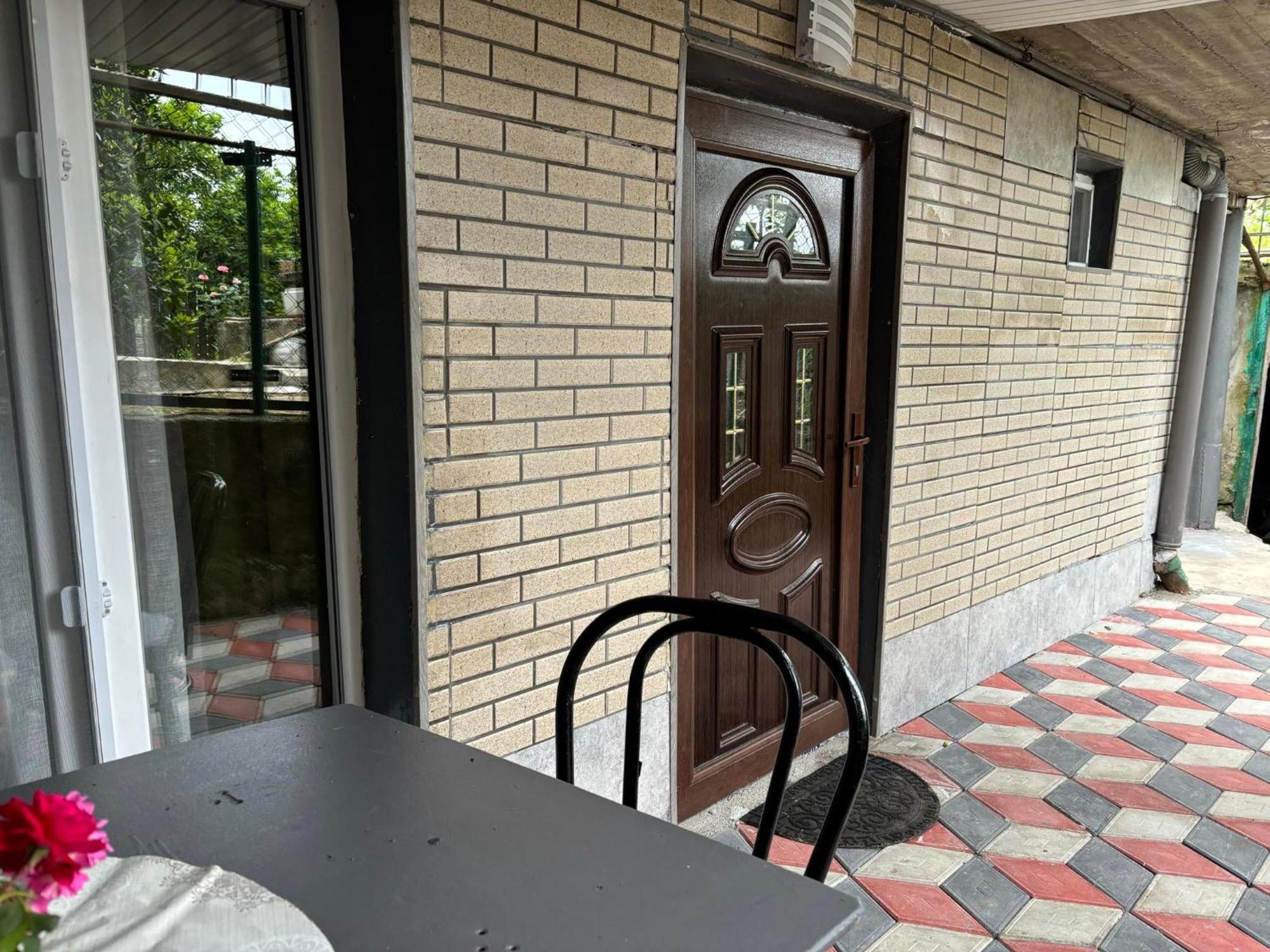 קוטאיסי Guest House Happy House מראה חיצוני תמונה