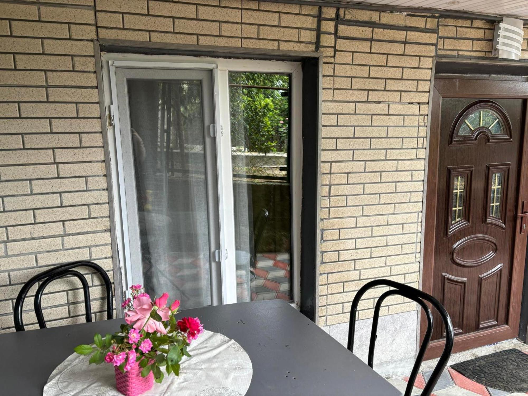 קוטאיסי Guest House Happy House מראה חיצוני תמונה