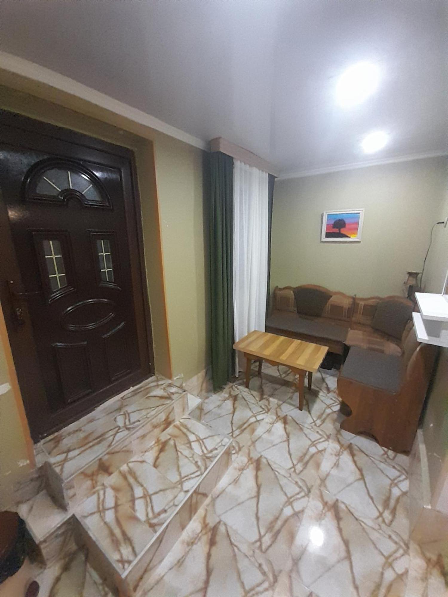 קוטאיסי Guest House Happy House מראה חיצוני תמונה