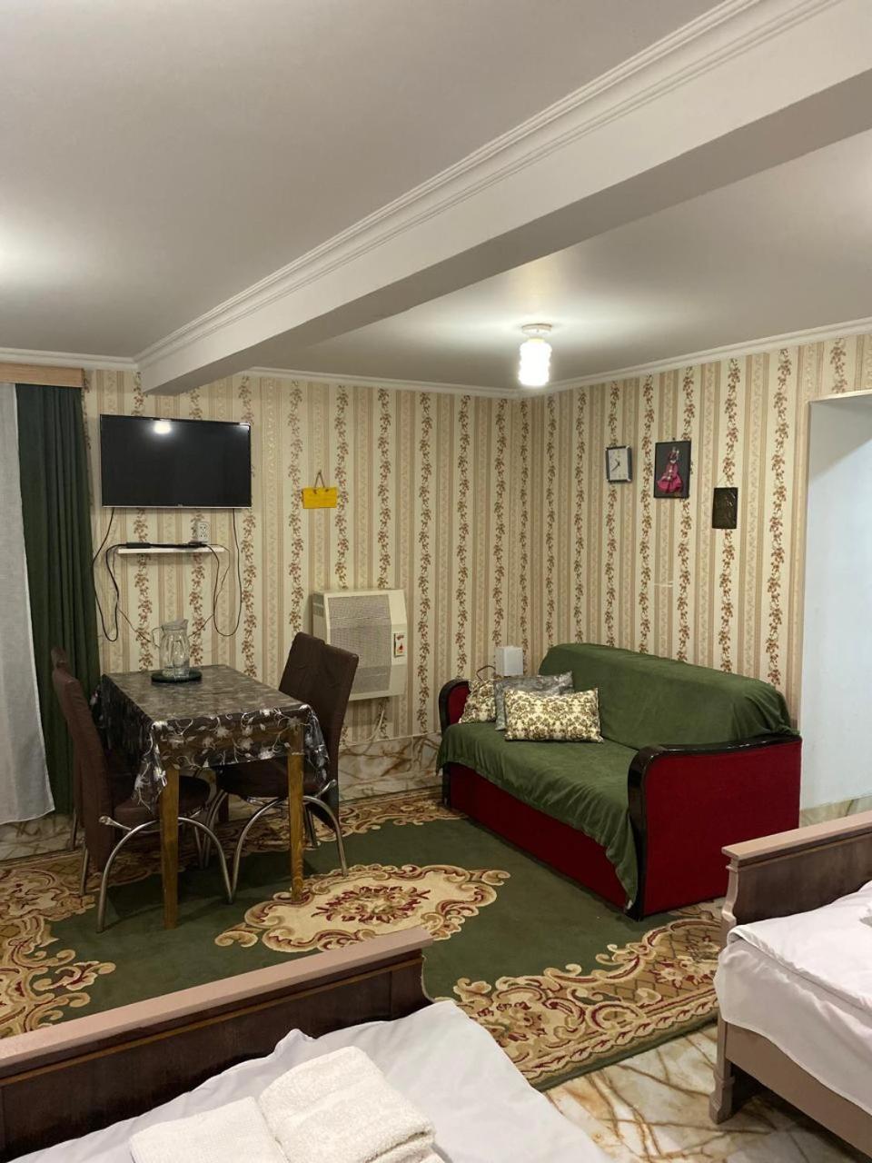 קוטאיסי Guest House Happy House מראה חיצוני תמונה