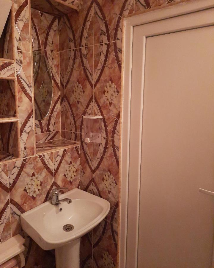 קוטאיסי Guest House Happy House מראה חיצוני תמונה